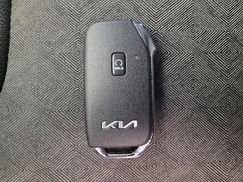 Used 2022 Kia Niro LXS FWD image 32