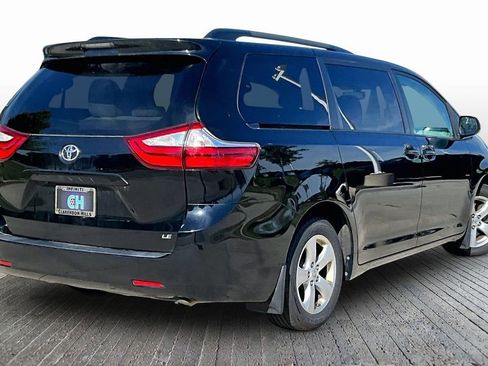 Used 2017 Toyota Sienna LE FWD image 9
