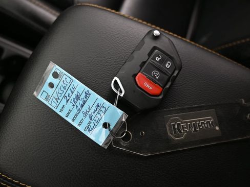 Used 2024 Jeep Gladiator Sport w/ Premium Package image 18