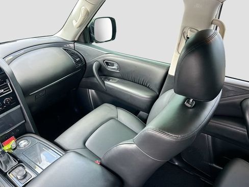 Used 2022 Nissan Armada SV w/ SV Appearance Package RWD image 5