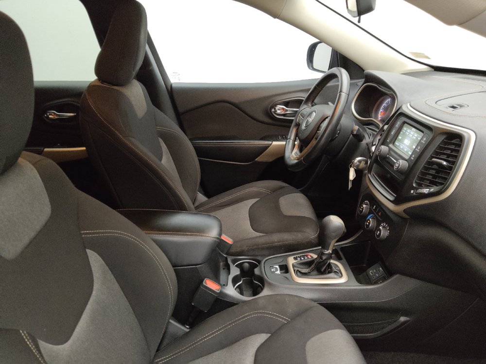 Used 2018 Jeep Cherokee Latitude w/ Altitude Package FWD image 21