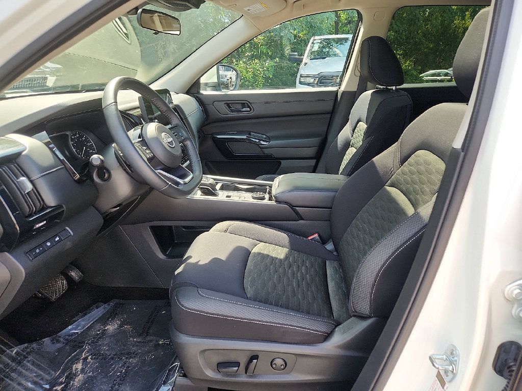 Used 2023 Nissan Pathfinder SV w/ SV Premium Package AWD/4WD image 13