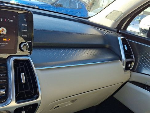 Used 2022 Kia Sorento SX Prestige w/ Panoramic Sunroof Package image 31