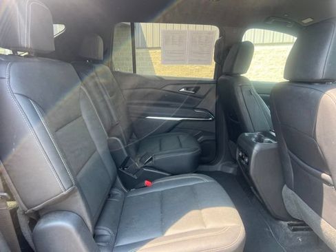 Used 2025 Chevrolet Traverse LT FWD image 13