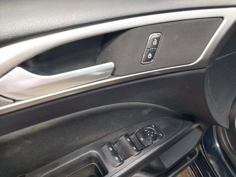 Used 2020 Ford Fusion SE image 6