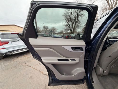 Used 2017 Jaguar F-PACE R-Sport image 15