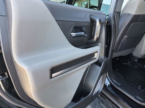 Used 2025 GMC Hummer EV 3X image 32