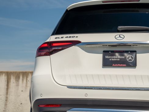 Certified 2025 Mercedes-Benz GLE 450e 4MATIC w/ Winter Package image 9