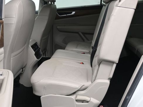 Used 2024 Volkswagen Atlas SE w/ Panoramic Sunroof Package FWD image 14