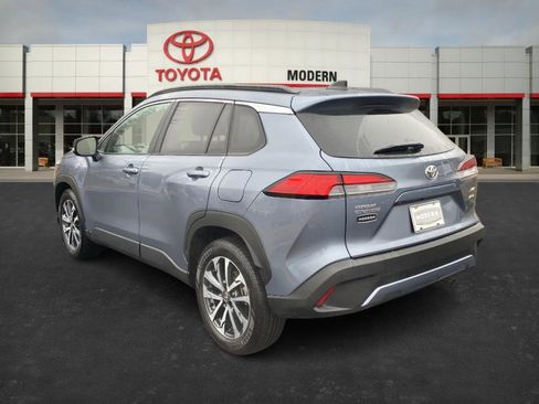 Certified 2025 Toyota Corolla Cross XLE image 6