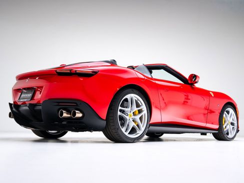 Used 2025 Ferrari Roma Spider image 5