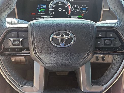 Used 2026 Toyota Tundra Platinum AWD/4WD image 31