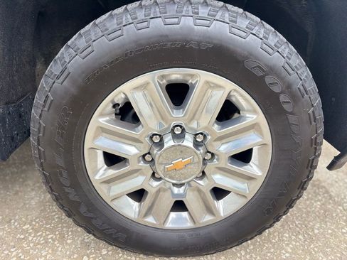 Used 2024 Chevrolet Silverado 2500 High Country w/ Technology Package image 12