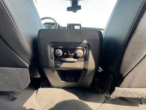 Used 2022 Chevrolet Suburban Z71 AWD/4WD image 19