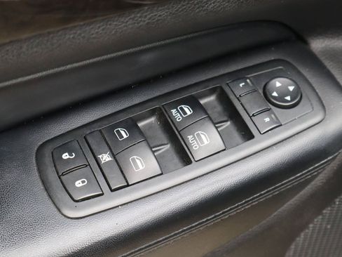 Used 2013 Jeep Grand Cherokee Laredo w/ Laredo E Group RWD image 19