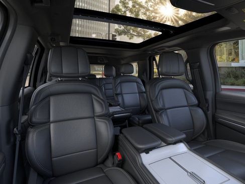 New 2026 Lincoln Navigator Reserve w/ Jet Appearance Package AWD/4WD image 10