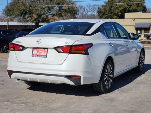 Used 2024 Nissan Altima 2.5 SV FWD image 3