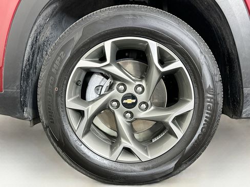 Used 2025 Chevrolet Trax LT w/ LT Convenience Package image 11