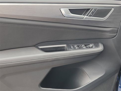 New 2025 Volkswagen Atlas Cross Sport SE image 3