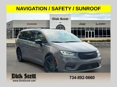 Used 2025 Chrysler Pacifica Limited