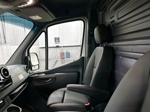Certified 2025 Mercedes-Benz Sprinter 2500 image 23