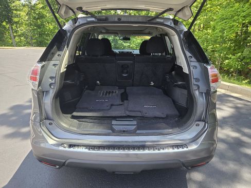 Used 2015 Nissan Rogue SV w/ SV Moonroof Package FWD image 9