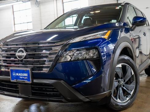 Used 2025 Nissan Rogue SV w/ SV Premium Package image 1