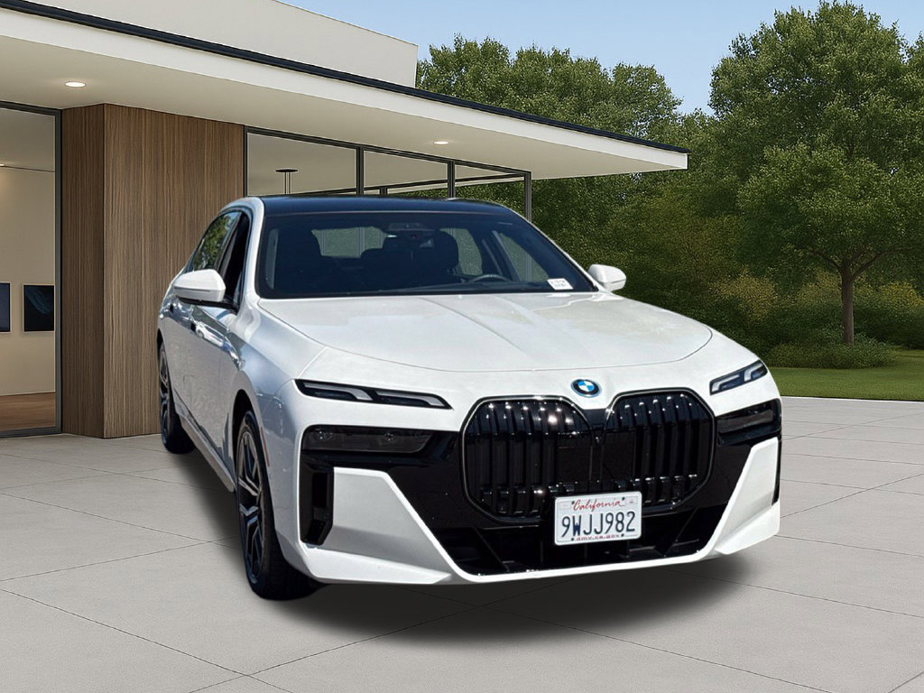 Used 2026 BMW 750e xDrive AWD/4WD image 5
