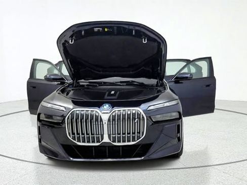 Used 2025 BMW i7 xDrive60 AWD/4WD image 13