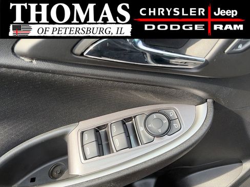 Used 2025 Chevrolet Malibu LT FWD image 9
