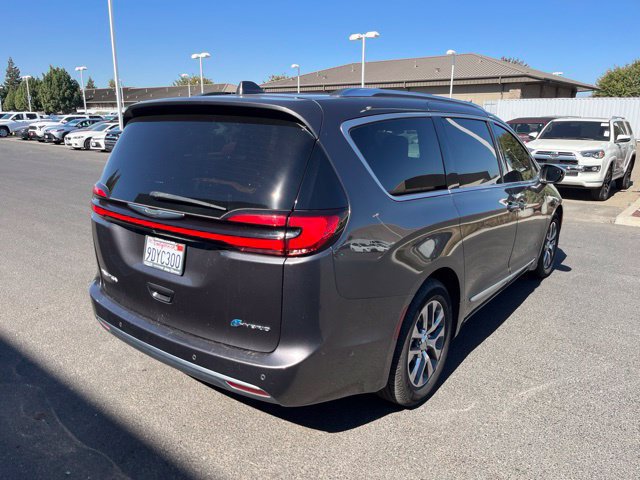 Used 2022 Chrysler Pacifica Pinnacle FWD image 3