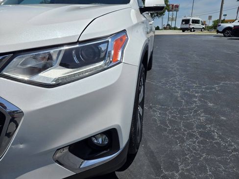 Used 2019 Chevrolet Traverse LT w/ LT Premium Package FWD image 12