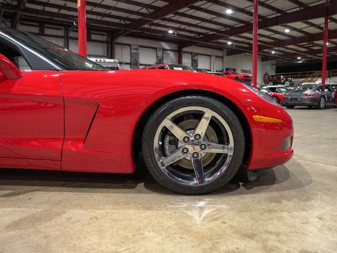Used 2007 Chevrolet Corvette Base 2dr Coupe w/ Preferred Equipment Group image 11