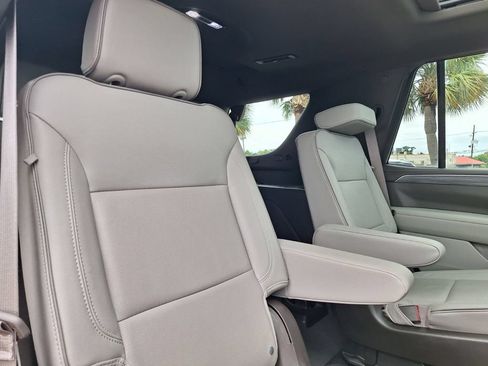 Used 2023 GMC Yukon SLT w/ SLT Luxury Package RWD image 31