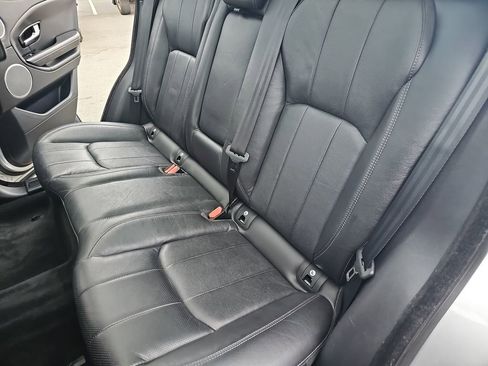 Used 2019 Land Rover Range Rover Evoque SE Premium image 15