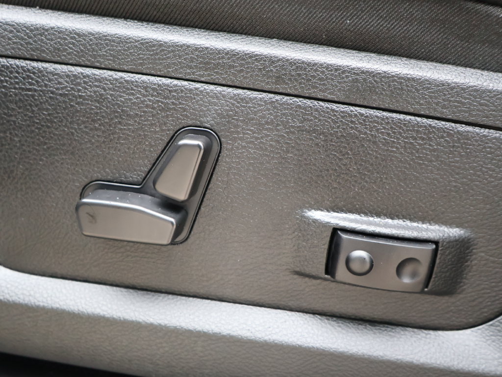 Used 2025 RAM 2500 Laramie AWD/4WD image 14