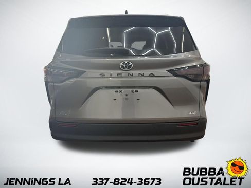 New 2026 Toyota Sienna XLE FWD image 5