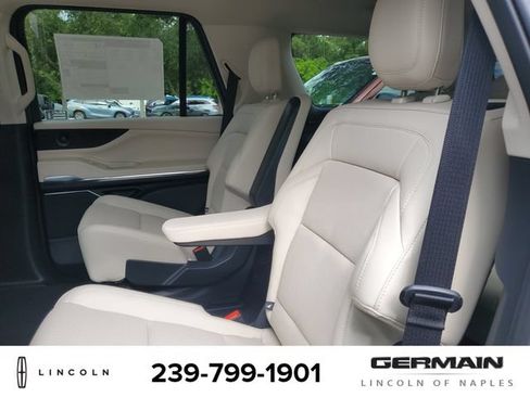 New 2027 Lincoln Navigator Premiere RWD image 19