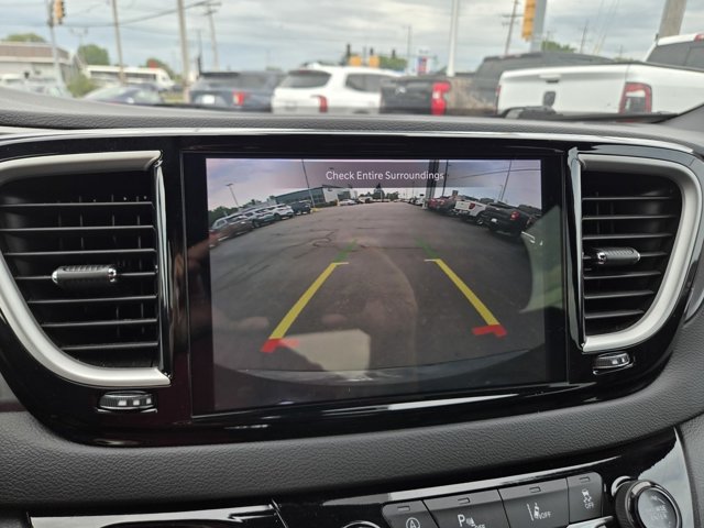 Used 2026 Chrysler Pacifica Select FWD image 10