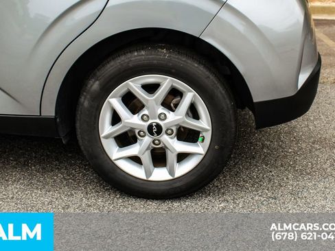 Used 2025 Kia Soul LX w/ LX Technology Package FWD image 16