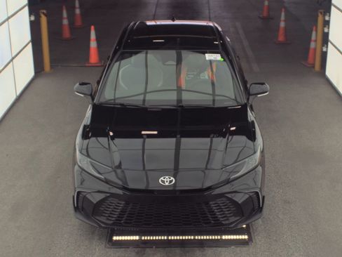 Used 2025 Toyota Camry SE image 2