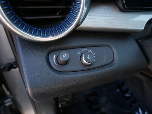 Used 2025 Chevrolet Trax LT w/ LT Convenience Package image 23