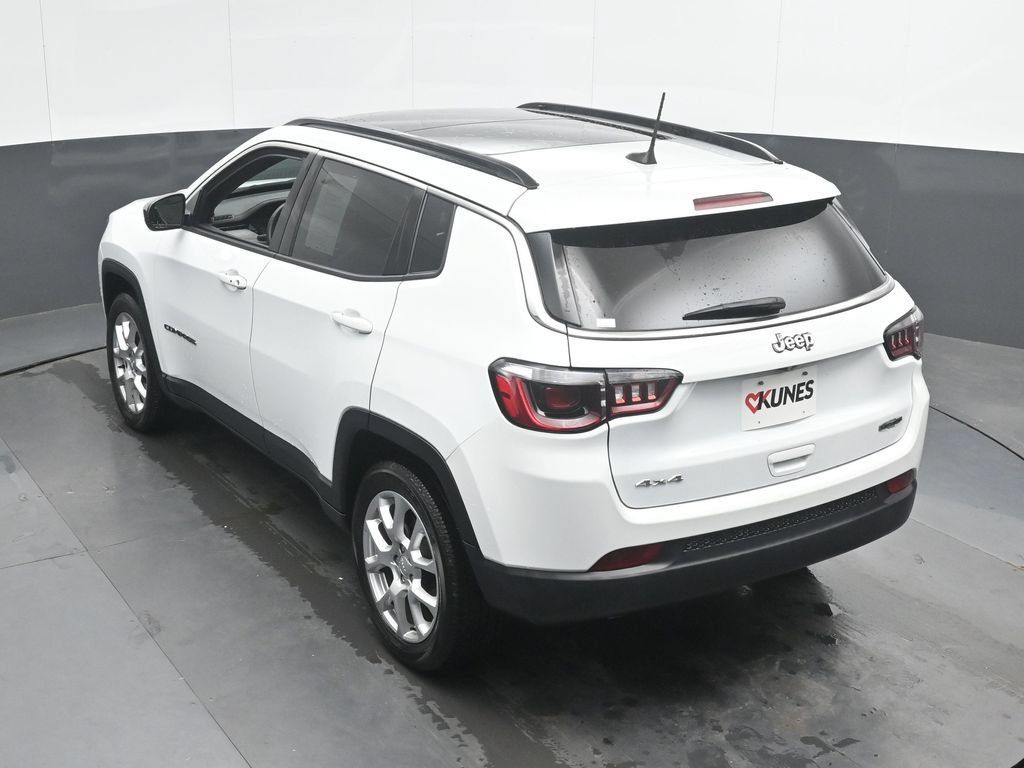 Used 2023 Jeep Compass Latitude w/ Sun and Sound Group AWD/4WD image 40