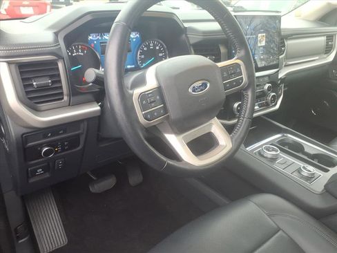Used 2023 Ford Expedition Max XLT image 8