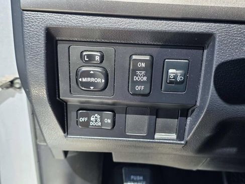 Used 2017 Toyota Tundra SR5 w/ SR5 Upgrade Package image 18