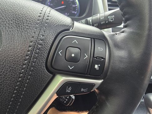 Used 2019 Toyota Highlander XLE AWD/4WD image 22