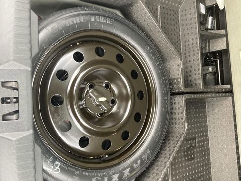 Used 2024 Ford Edge Titanium image 36