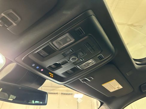 Used 2023 Chevrolet Tahoe Z71 w/ Luxury Package image 33