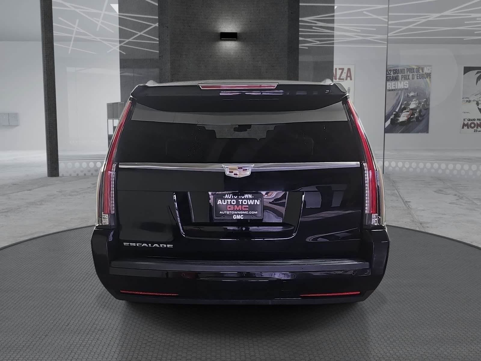 Used 2017 Cadillac Escalade ESV Platinum AWD/4WD image 6