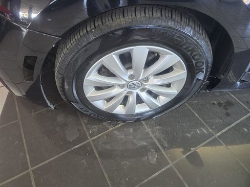 Used 2018 Volkswagen Beetle 2.0T Coast image 22